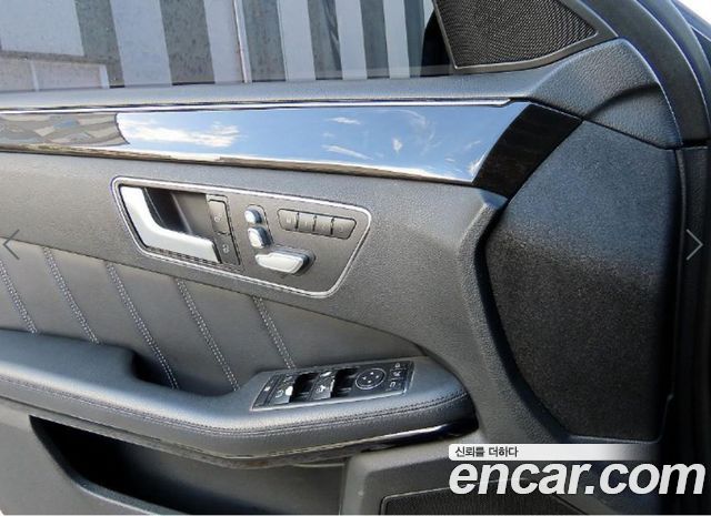 Mercedes-Benz E-Class 2015 — photo 12