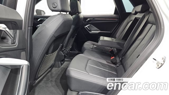 Audi Q3 2022 — photo 18