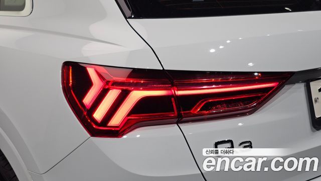 Audi Q3 2022 — photo 9