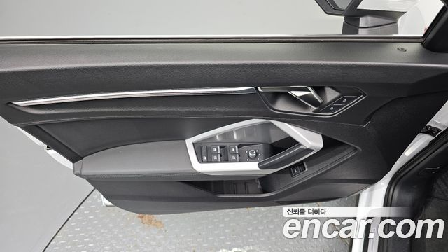 Audi Q3 2022 — photo 14