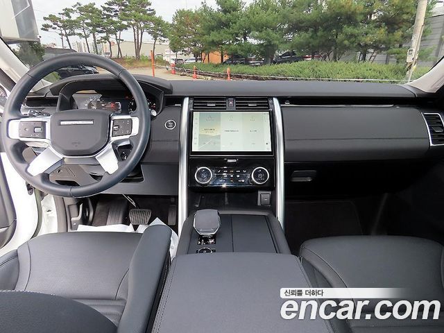 Land Rover Discovery 2023 — photo 8