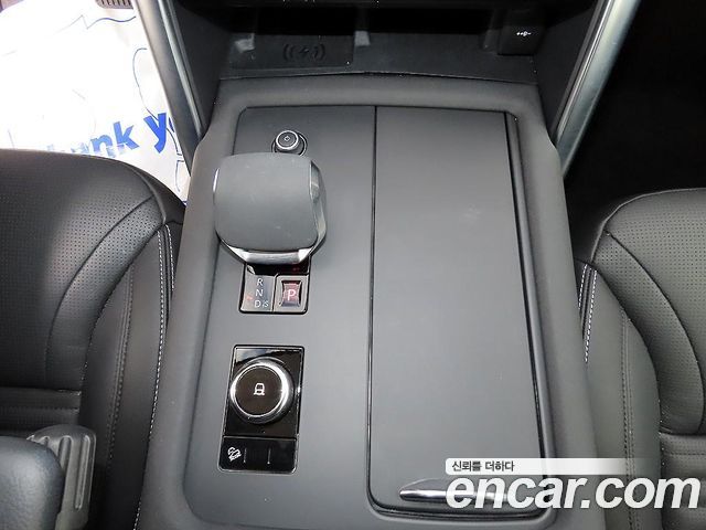 Land Rover Discovery 2023 — photo 10