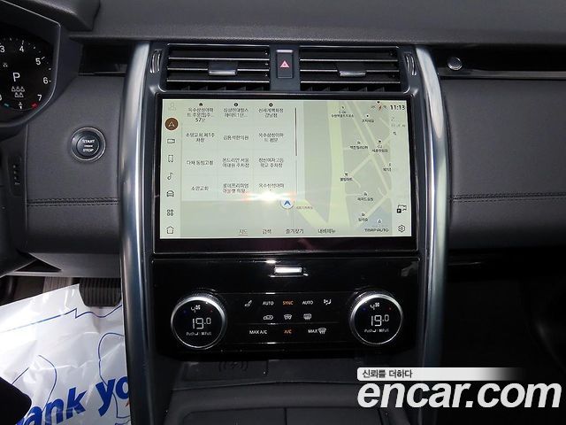 Land Rover Discovery 2023 — photo 11