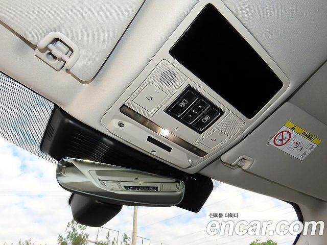 Land Rover Discovery 2023 — photo 15