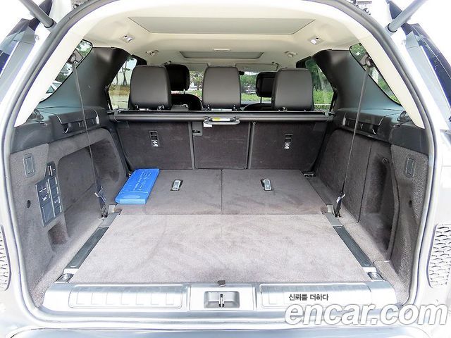 Land Rover Discovery 2023 — photo 17