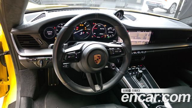 Porsche 911 2020 — photo 19