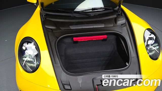 Porsche 911 2020 — photo 26