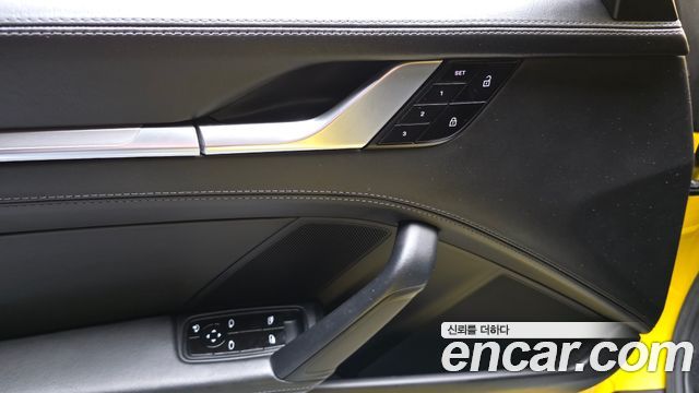 Porsche 911 2020 — photo 27