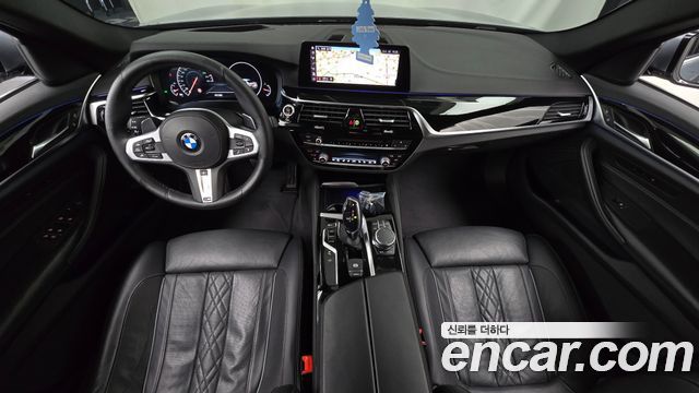 BMW 5-Series 2019 — photo 10