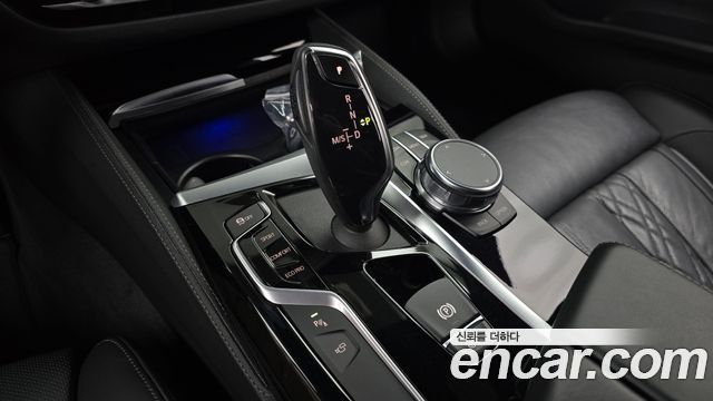 BMW 5-Series 2019 — photo 12