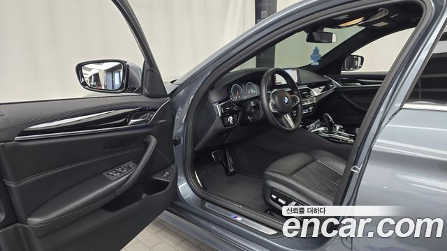 BMW 5-Series 2019 — photo 13