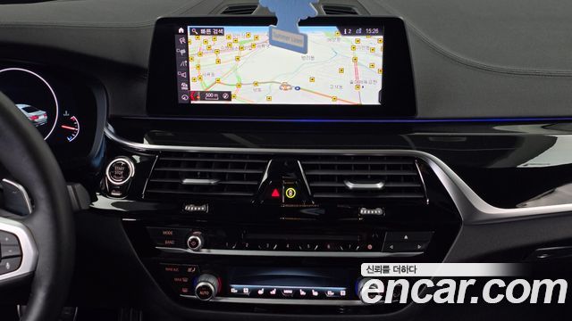BMW 5-Series 2019 — photo 18