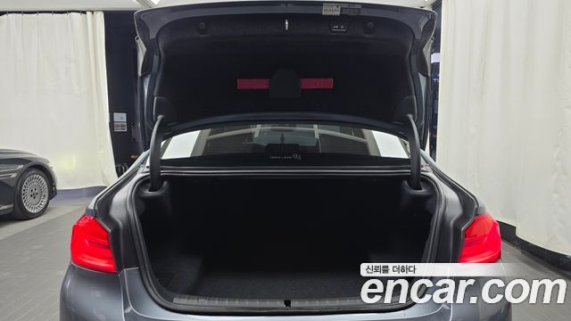 BMW 5-Series 2019 — photo 23