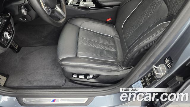 BMW 5-Series 2019 — photo 24