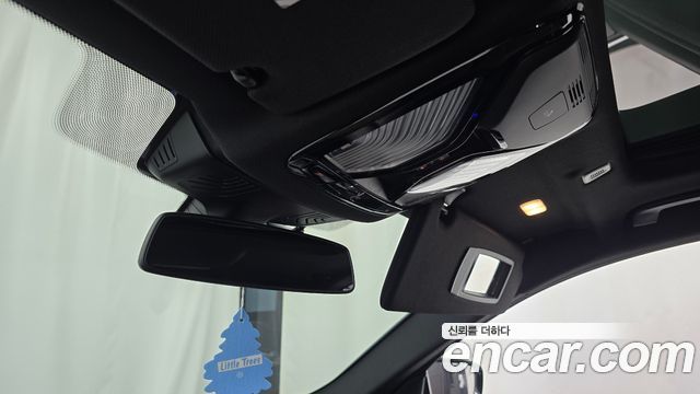 BMW 5-Series 2019 — photo 25