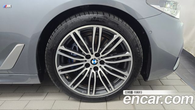 BMW 5-Series 2019 — photo 7