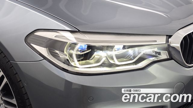 BMW 5-Series 2019 — photo 8