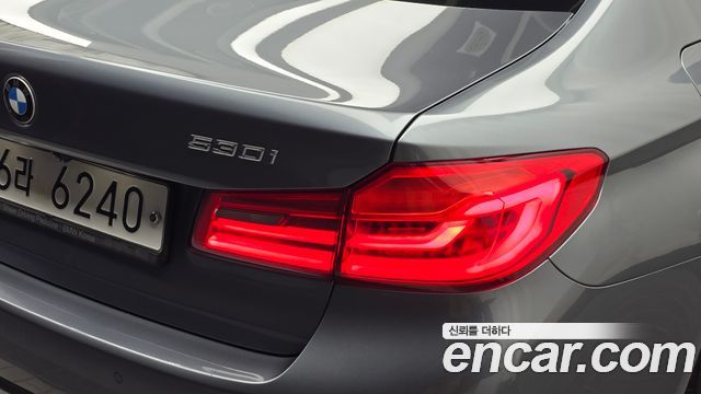 BMW 5-Series 2019 — photo 9