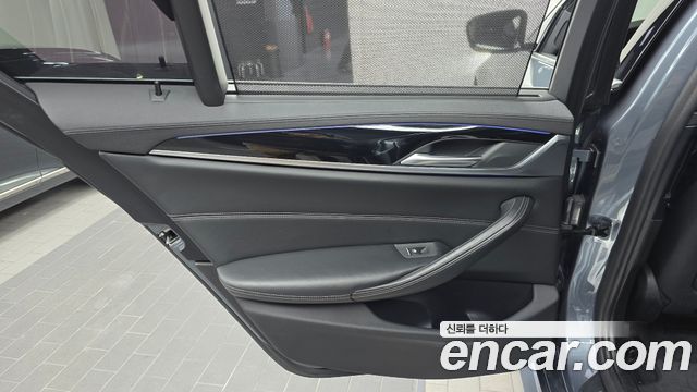 BMW 5-Series 2019 — photo 15