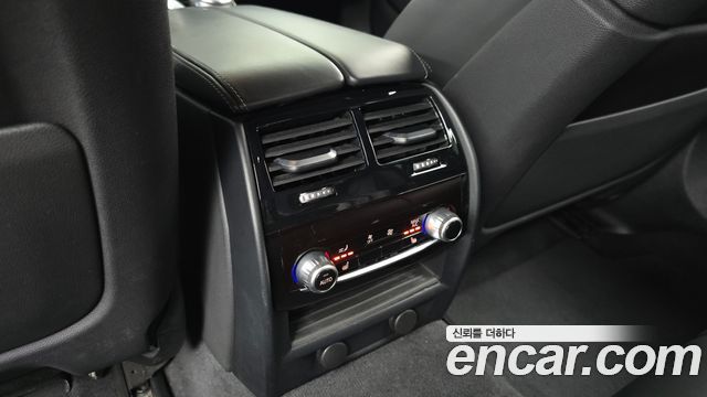 BMW 5-Series 2019 — photo 31