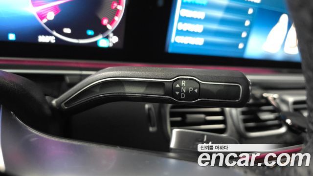 Mercedes-Benz GLS-Class 2025 — photo 12