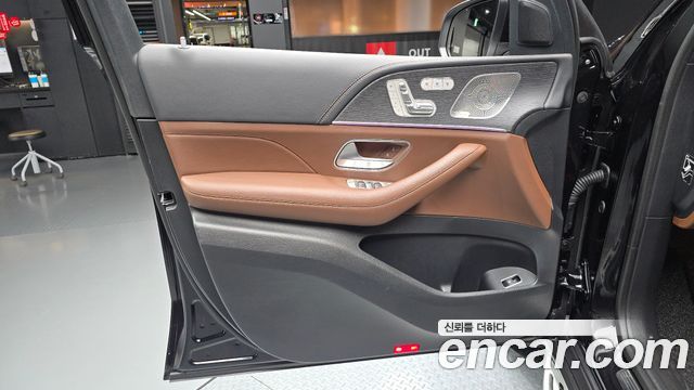 Mercedes-Benz GLS-Class 2025 — photo 14