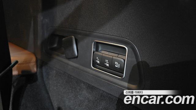 Mercedes-Benz GLS-Class 2025 — photo 35