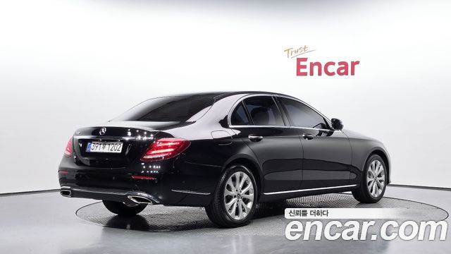 Mercedes-Benz E-Class 2018 — photo 2
