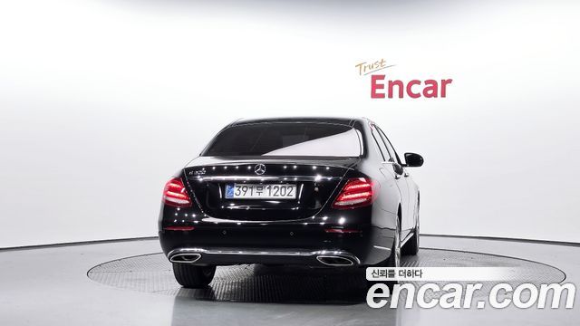 Mercedes-Benz E-Class 2018 — photo 4
