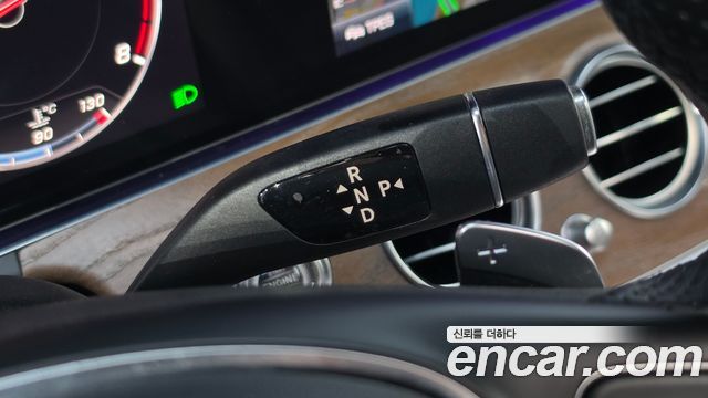Mercedes-Benz E-Class 2018 — photo 9