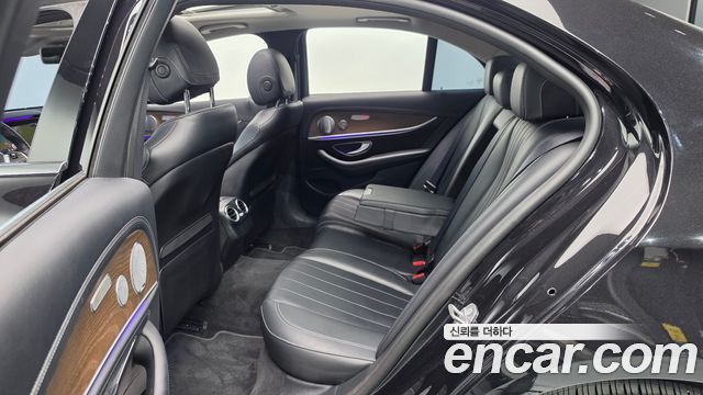 Mercedes-Benz E-Class 2018 — photo 11
