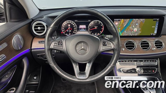 Mercedes-Benz E-Class 2018 — photo 12