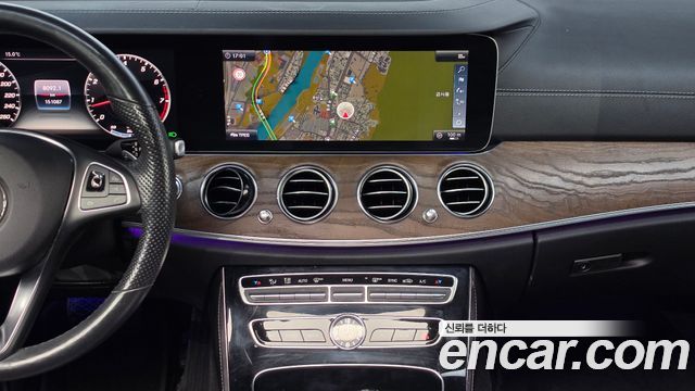 Mercedes-Benz E-Class 2018 — photo 13