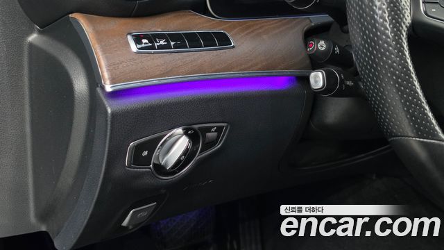 Mercedes-Benz E-Class 2018 — photo 15