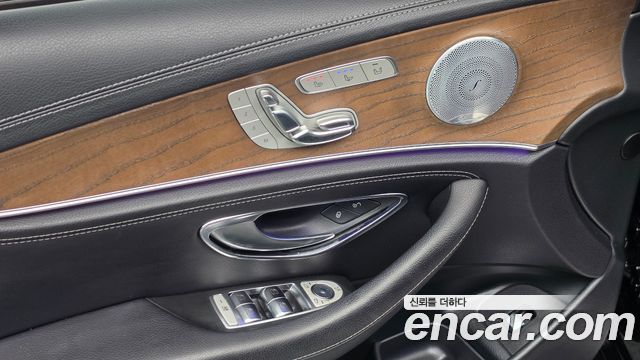 Mercedes-Benz E-Class 2018 — photo 19
