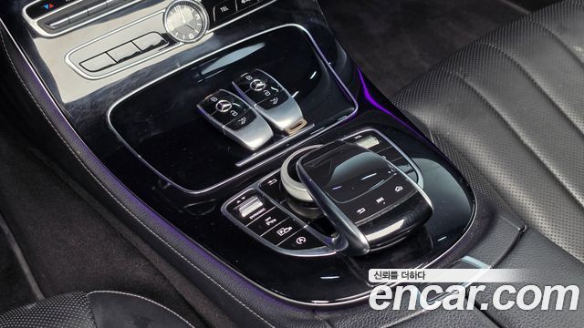 Mercedes-Benz E-Class 2018 — photo 20