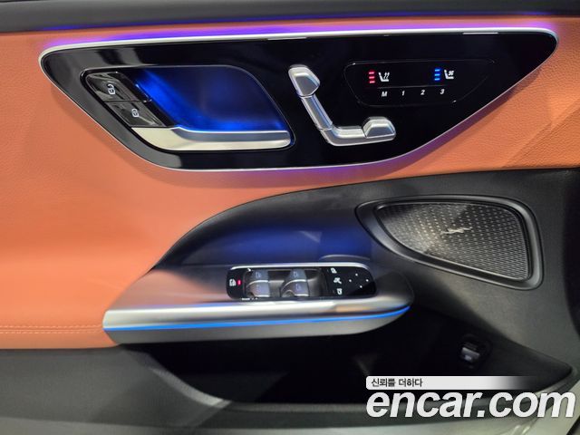 Mercedes-Benz C-Class 2026 — photo 12