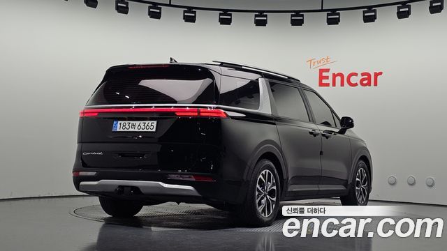 Kia Canival 2021 — photo 2