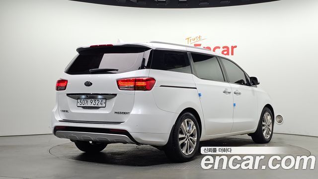 Kia Canival 2015 — photo 2