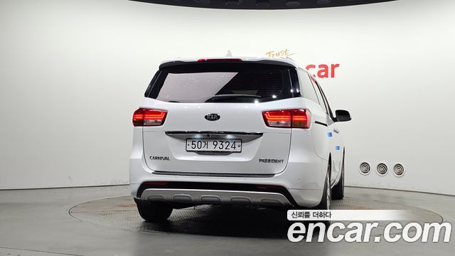 Kia Canival 2015 — photo 4
