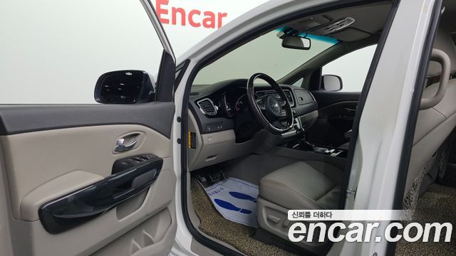 Kia Canival 2015 — photo 10