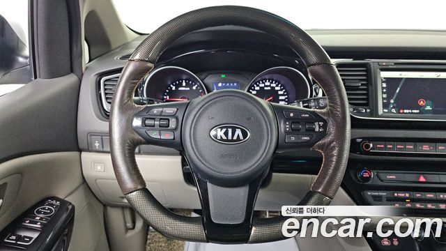Kia Canival 2015 — photo 14
