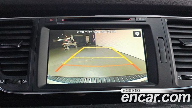 Kia Canival 2015 — photo 16
