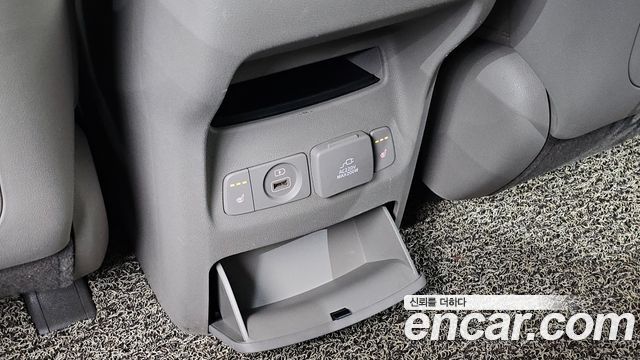 Kia Canival 2015 — photo 19