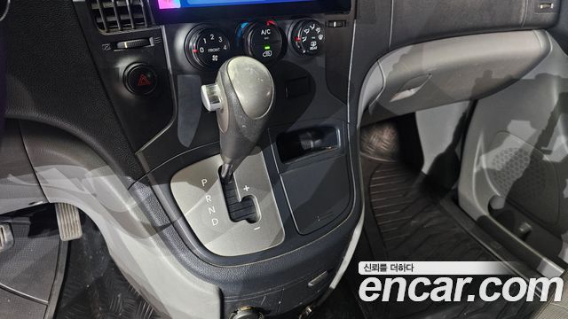 Hyundai Starex 2011 — photo 9