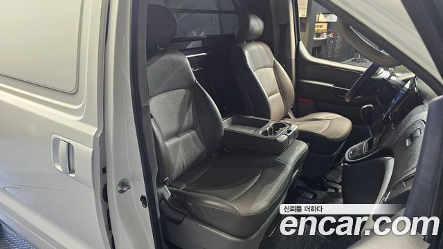 Hyundai Starex 2011 — photo 12