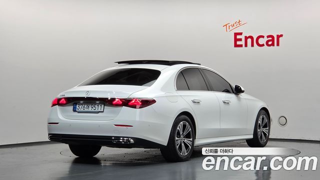 Mercedes-Benz E-Class 2024 — photo 2