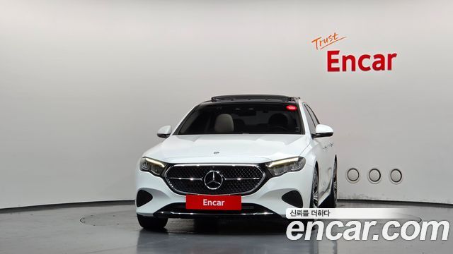 Mercedes-Benz E-Class 2024 — photo 3