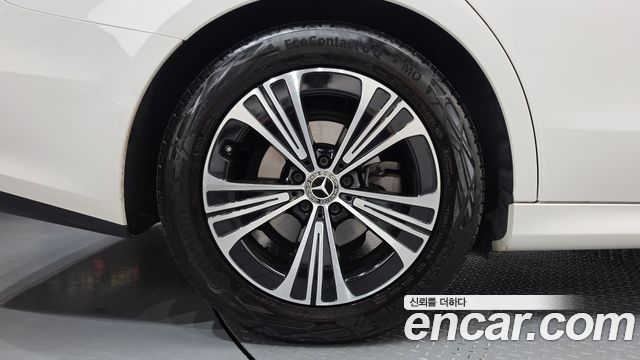 Mercedes-Benz E-Class 2024 — photo 5