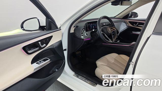 Mercedes-Benz E-Class 2024 — photo 13